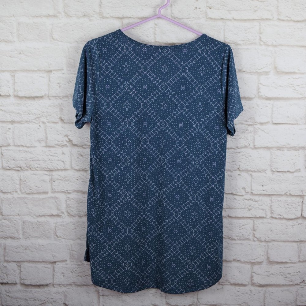 💰3/$25  LuLaRoe Printed Comfortable Short Sleeve Top M - Picture 3 of 8